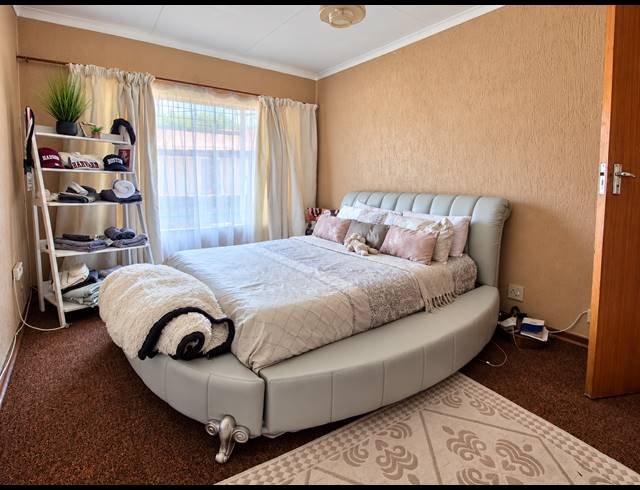 2 BEDROOM TOWNHOUSE FOR SALE IN THREE RIVERS